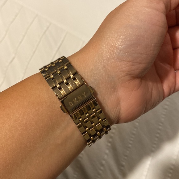 DKNY watch - Picture 2 of 2